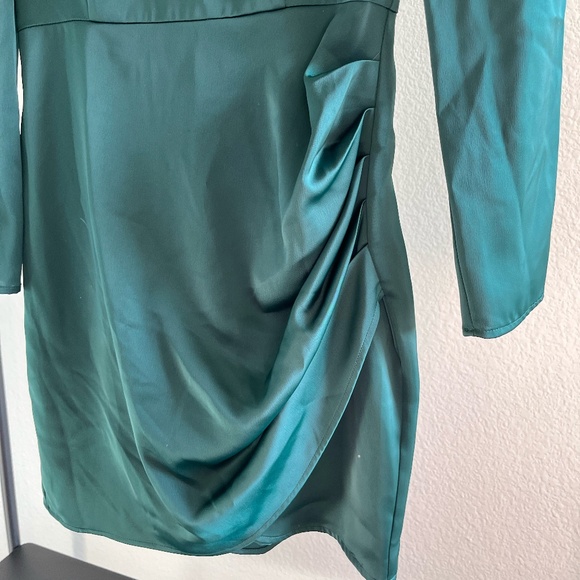 GIANNI BINI | Emerald Satin Ruched Puff Shoulder Mini Cocktail Dress | Size 2 - Picture 4 of 10